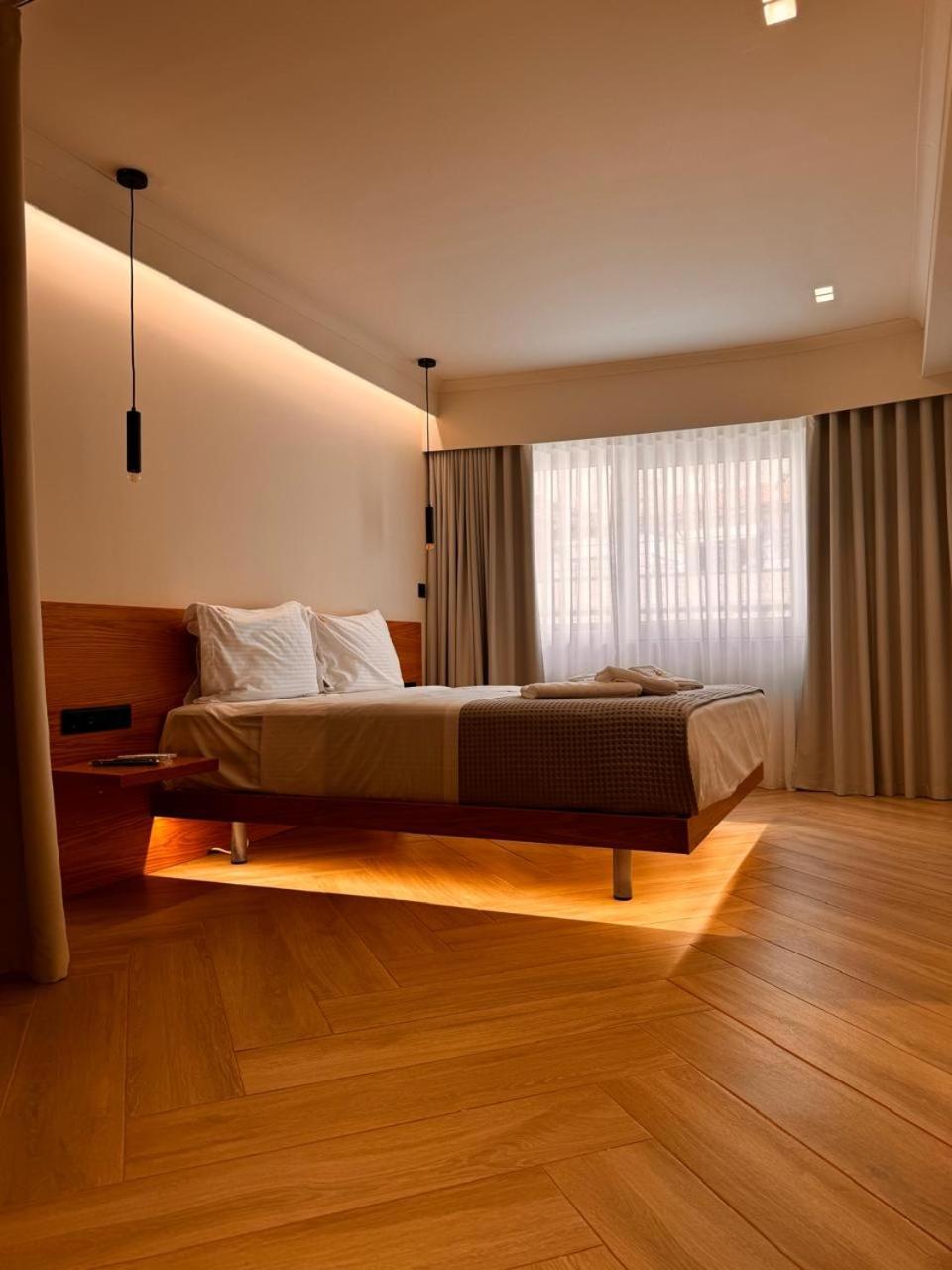 Aparthotel Triple A - Near Ermou Shopping Street - Family Hospitality - Free Parking! à Athènes Extérieur photo